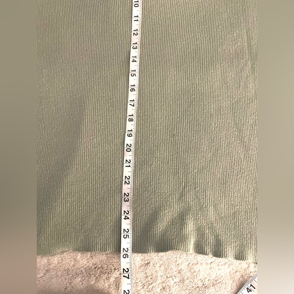 Tahari women’s sweater - Picture 10 of 10